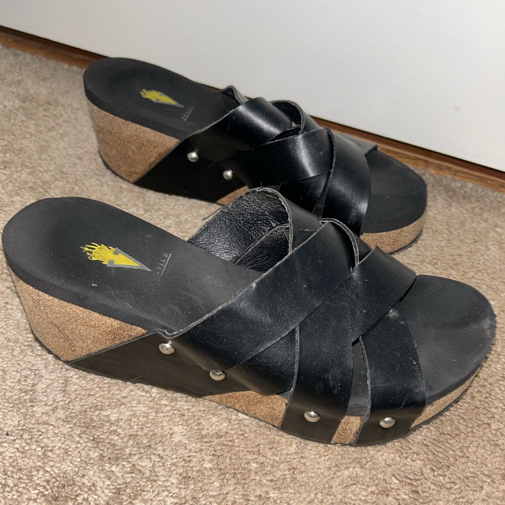 Black wedges